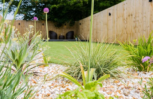 Newborough Cottage | Cae Coch - a dog that sleeps 6 guests in 3 bedrooms