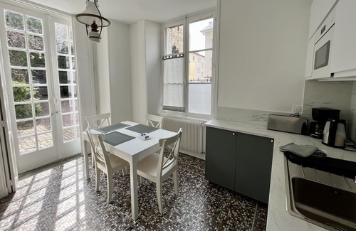 Quartier du chateau Apartment | Caen old town center, secure parking! Charming cottage with terrace & Garden.