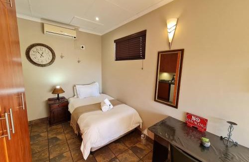 Kathu House | Caesars Place Guest House