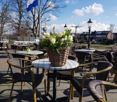 Het Kalf Bed & Breakfast | Café Brasserie Het Heerenhuis