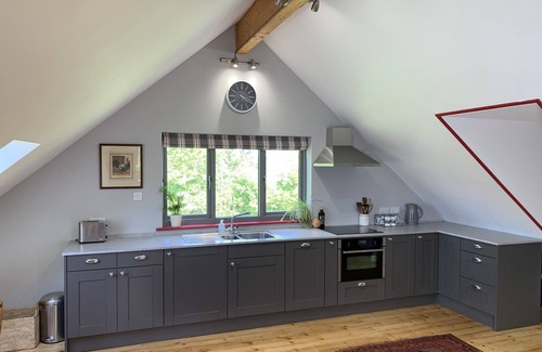 Ledbury RV Rental | Cai Yurt bespoke yurt with Outdoor Shower
