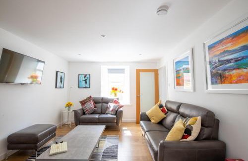 Ballater House | Cairnie Cottage
