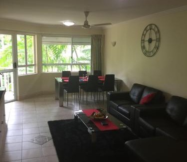 White Rock Apartment | Cairns Golf Course Apartment