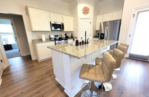 Lake Charles House | Cajun Stay at Golden Horizon Pond Escape - WCN176