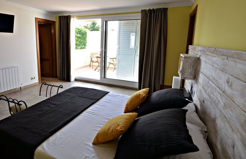 Moja House | Cal Roig