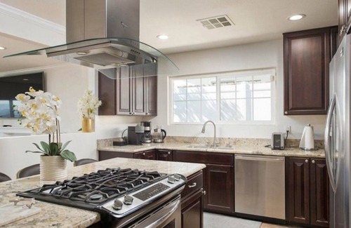 Calabasas House | calabasas Home With stunning Views, Pool, and Jacuzzi