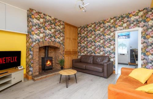 Stanley House | Calder Canal Cottage by Alt-Stay Accommodation - 15 Percent Off stays over 7 nights