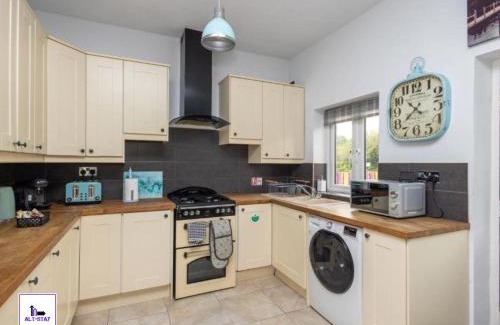 Stanley House | Calder Canal Cottage by Alt-Stay Accommodation - 15 Percent Off stays over 7 nights