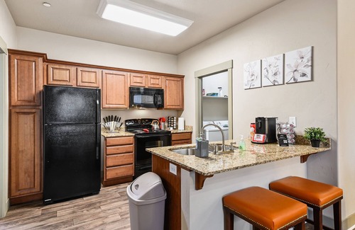 South Jordan Apartment | Calif-King Suite on 1st Floor - W@H w/1G Internet!