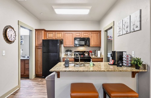 South Jordan Apartment | Calif-King Suite on 1st Floor - W@H w/1G Internet!