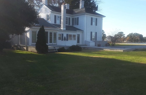Onancock House | Calling all hunters, almost 33 more acres across the street used for hunting.