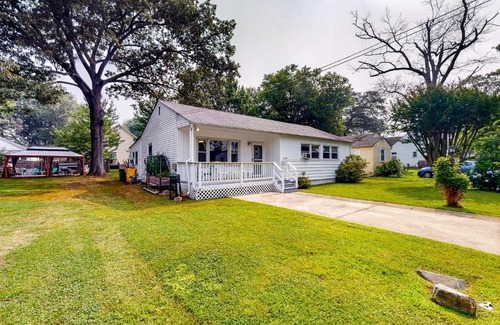 Shady Side House | Calloway Drive Retreat