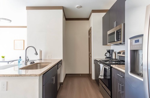 Middletown Apartment | Calm 1BR Retreat | Pool, Parking & Gym Access