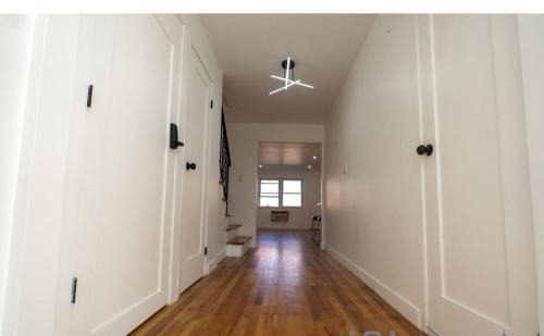 Canarsie House | Calm and collective