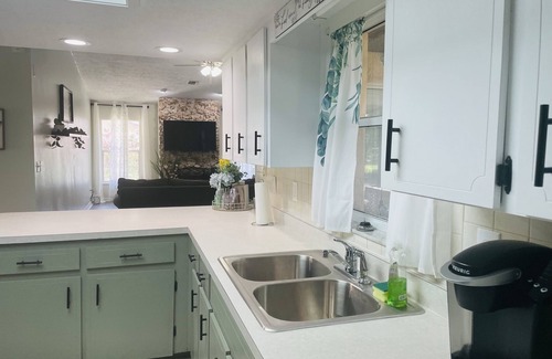 Fort King District House | Calm and Cozy Healing Escape -3 bedroom home