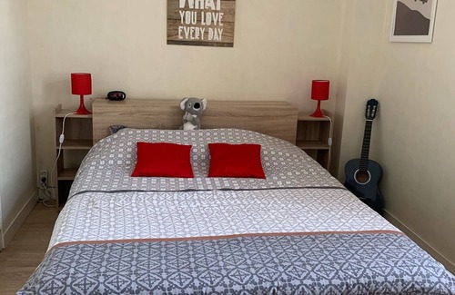 Ille-et-Vilaine Apartment | Calm apartment view port Cancale