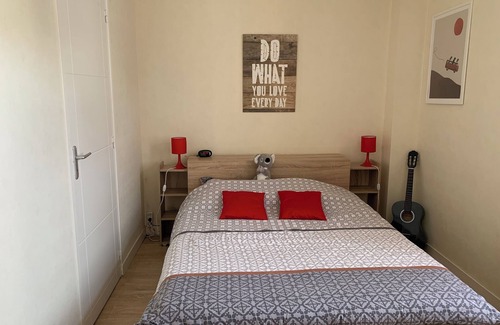 Ille-et-Vilaine Apartment | Calm apartment view port Cancale