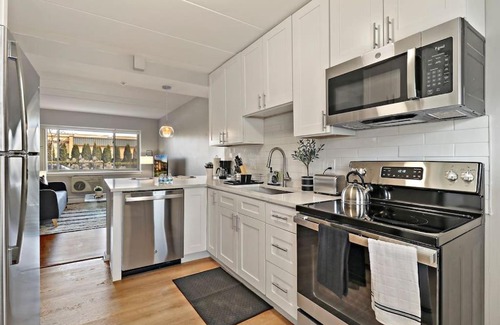 Arlington Heights Apartment | Calm & Cozy 1BR Apt in Arlington Heights - Salem 5A