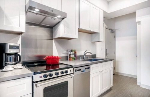 Civic Center Apartment | Calm Hayes Valley Studio w/Rooftop, W/D, 1 min to BART by Blueground