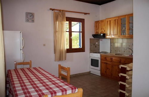 Pylos-Nestoras House | Calm, idyllic and close to the beach - holiday house with nice sea view | Messen