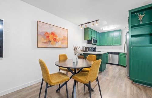 North Park Condo | Calm North Park Condo - Parking/Jacuzzi/Walkable