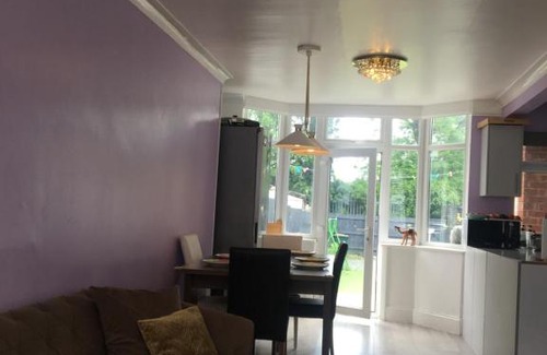 Coventry House | Calm residential house