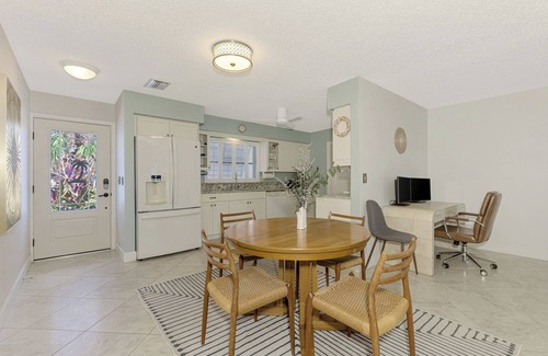 Englewood South House | Calm Seas | Saltwater Private Pool-Canal Waterfront-Dog Friendly