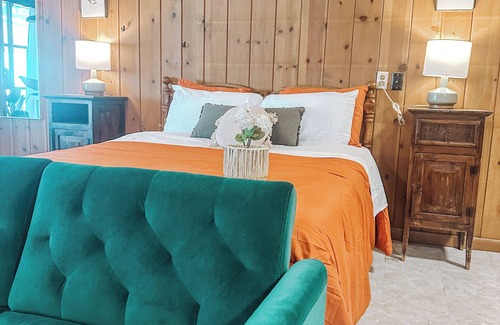Vernon House | Calm, stylish space. Across the street from the park. Perfect little getaway.