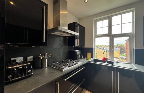 Brixton Hill Apartment | Calming 3BD Retreat, Brixton Hill