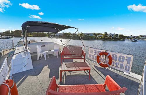 Pelican Waters Boat Rental | Caloundra Houseboats