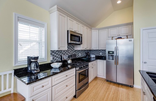 Captain's Cove House | Calypso is a breathtaking Waterfront Vacation Home in Captain`s Cove.