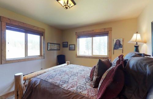 New Meadows House | Camas Family Cabin