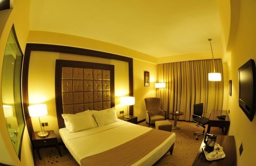 Thaltej Hotel | Cambay Grand