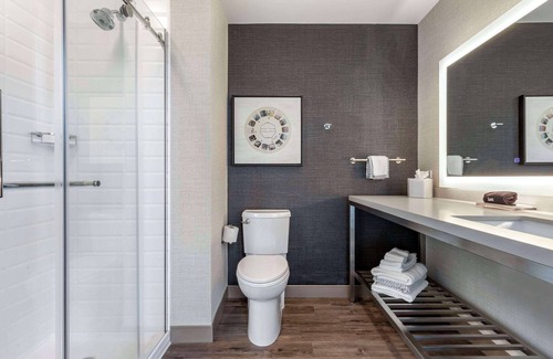 Old West Broad Neighborhood Hotel | Cambria Hotel Savannah Downtown Historic District