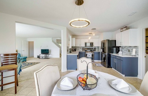 Camby House | Camby Home w/3 Living Areas & Community Pool!