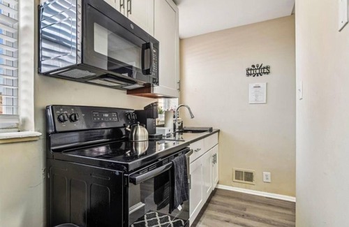 Downtown Baltimore House | Camden's Little Charm-Walking Distance Stadium & Convention, University of MD