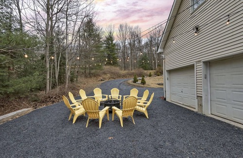 Cresco House | Camelback SKI Mts Firepit,Hottub,Casino,Kalahari Linen!