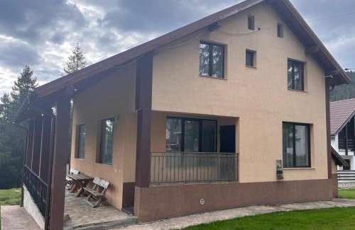 Vartop House | Camere de Inchiriat Alina