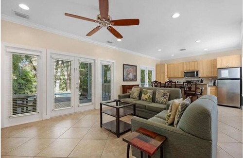 Marathon House | Cameron's Cozy Villa