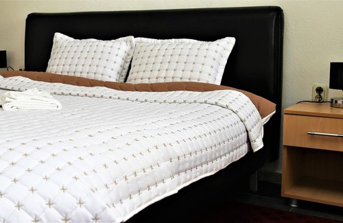 Bitola RV Rental | CAMP AMBASADOR BRATIN DOL