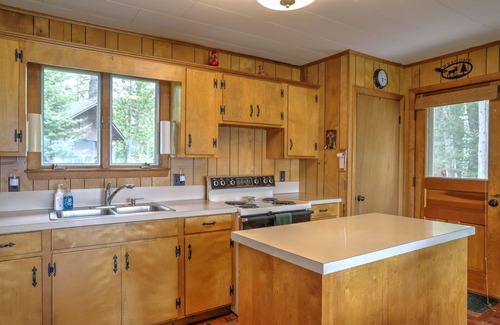 Rangeley Plantation House | Camp Chuck-a-luck - Nice log cabin with flat lawn to waterfront