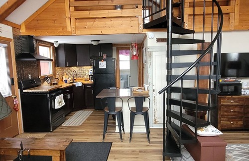 Sabinsville Cabin | Camp Coyote RidgenWestfield/PA Grand Canyon/Tioga Forrest. Pet friendly.