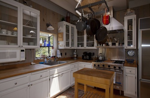 Dillon Beach House | CAMP DAVID ~ A LIGHT FILLED CONTEMPORARY HOME. MINUTES FROM BEACH. SLEEPS 4.
