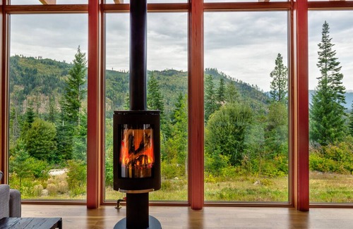 Leavenworth House | Camp Howard: A modern getaway in Leavenworth, WA minutes from Steven's Pass