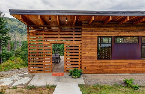 Leavenworth House | Camp Howard: A modern getaway in Leavenworth, WA minutes from Steven's Pass