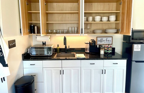 Lovettsville Apartment | Camp Nelson Wooded Mountainside Retreat