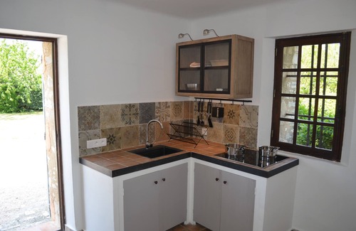 Aix-en-Provence Cottage | Campagne Chastel - gite in charming property with swimming pool