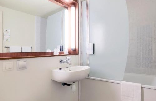 Sannois Hotel | Campanile NATURE - Sannois Ermont