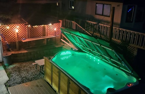 Grand Rapids Cottage | Campau cottage 1 bed · Lakefront hot swim pool spa cottage