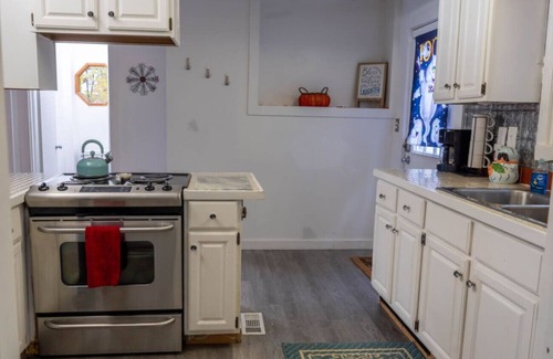 Alto House | Campau Lake Sunnydays 2 bedroom King Bed Lakefront